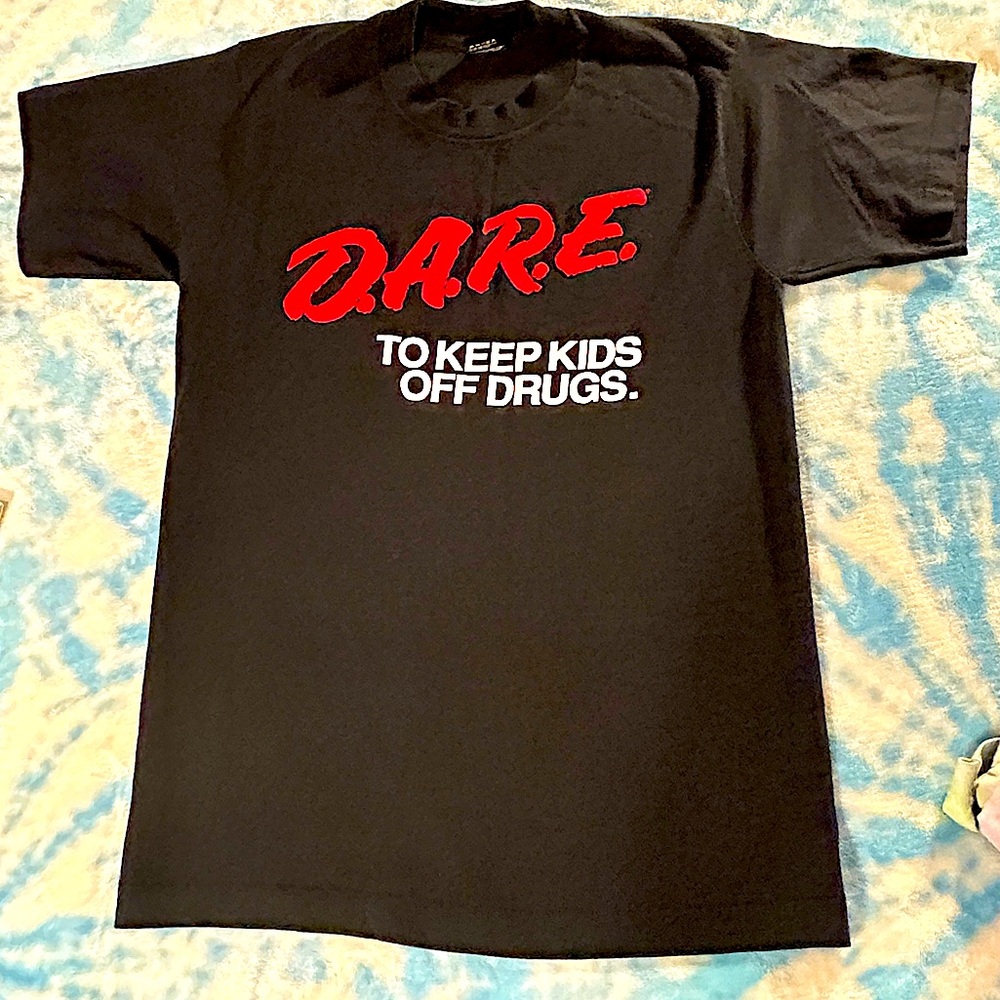 Men’s sz Medium black Vintage D.A.R.E. Tshirt